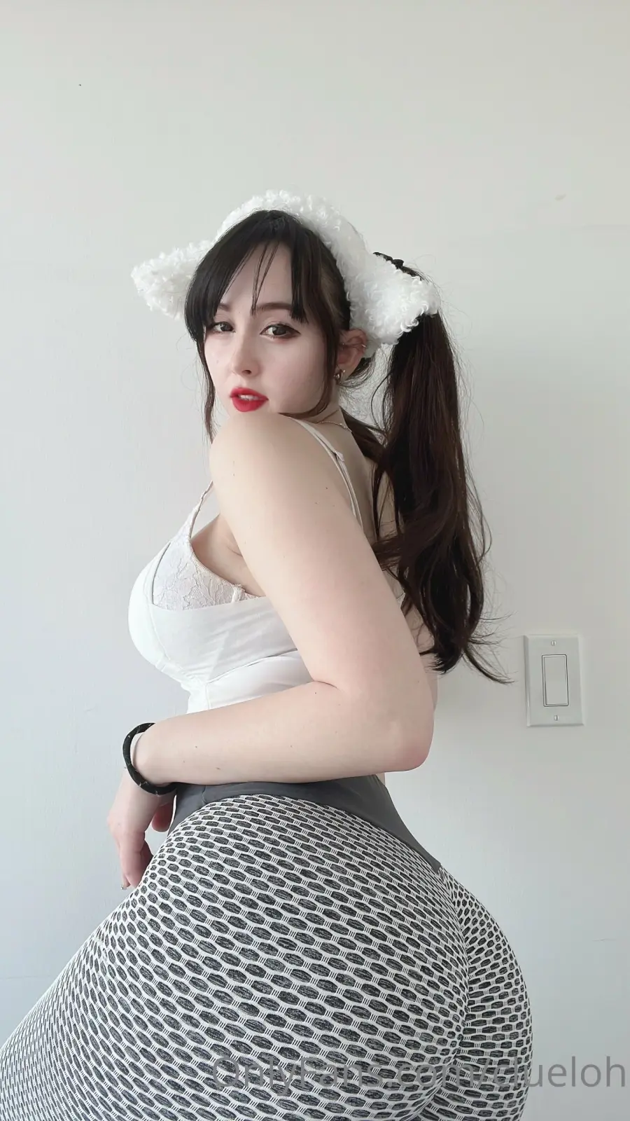 Clueloo's Busty Cosplay Teases & Nudes — 8