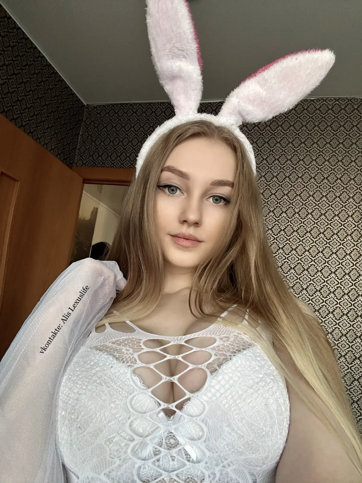 Kimkilwhan21 Blonde Curves in Sexy Costumes — 4