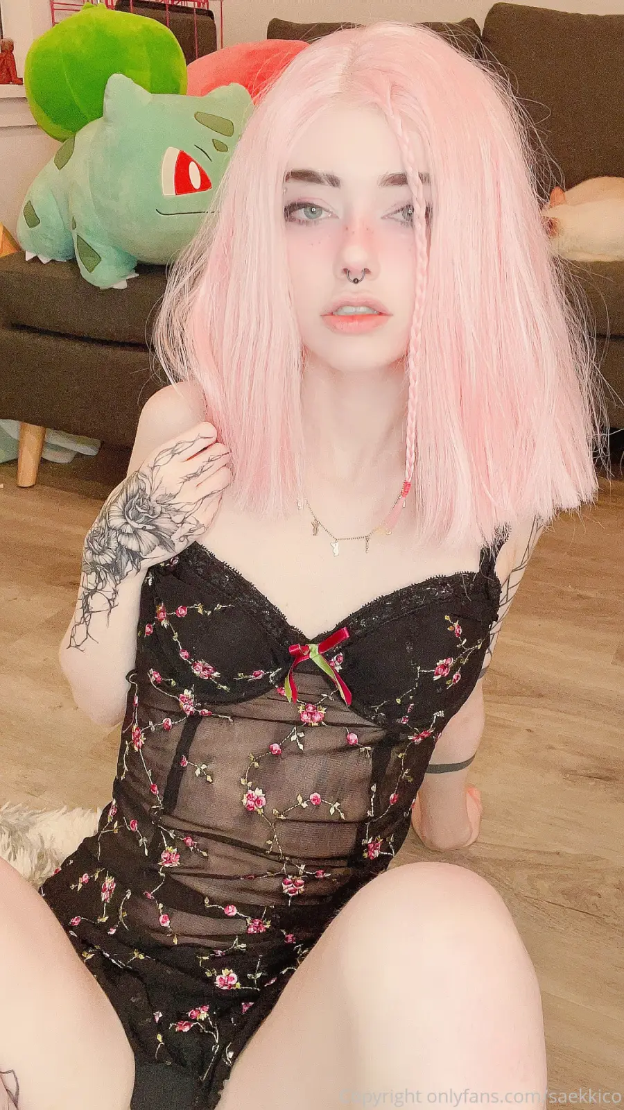 Saekkico Pink Hair Floral Tattoos Tongue Out — 2