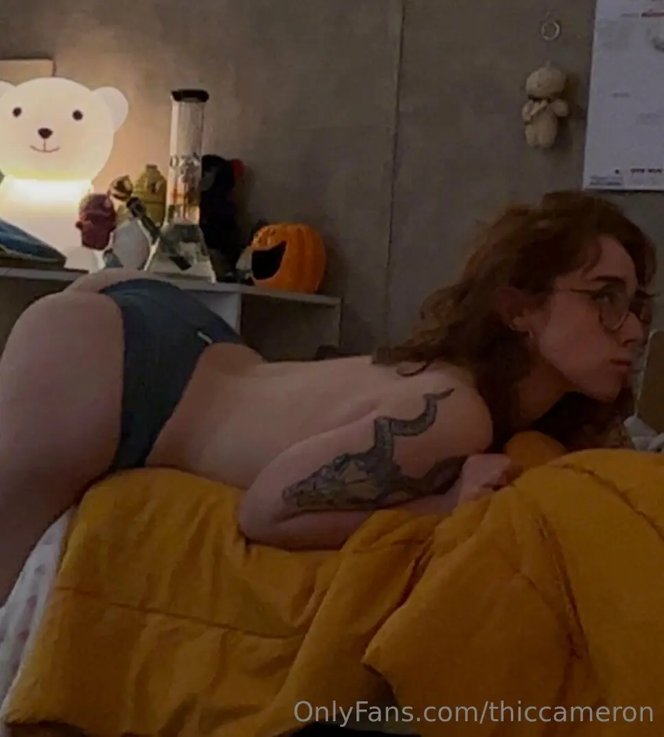 Thiccameron Curvy Redhead Teases in Hot Selfies — 5