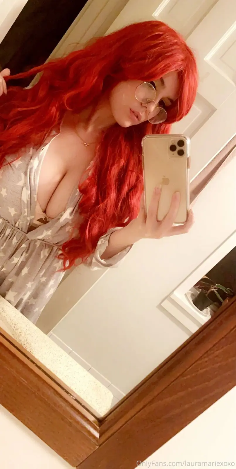 Laura Earnesty Busty Curves & Tattoo Tease Gallery