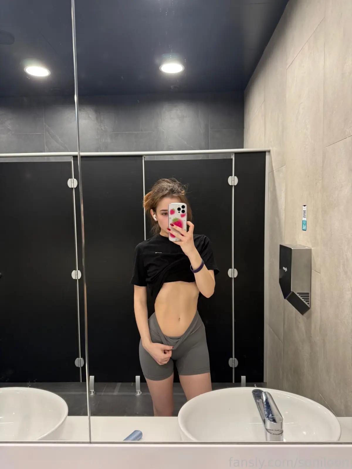 Soniloon Nude Selfies & Pierced Body Tease
