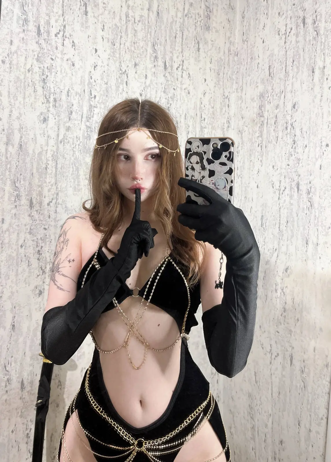 Alskohope Yezhikali Fishnet & Chain Tease Selfies — 3