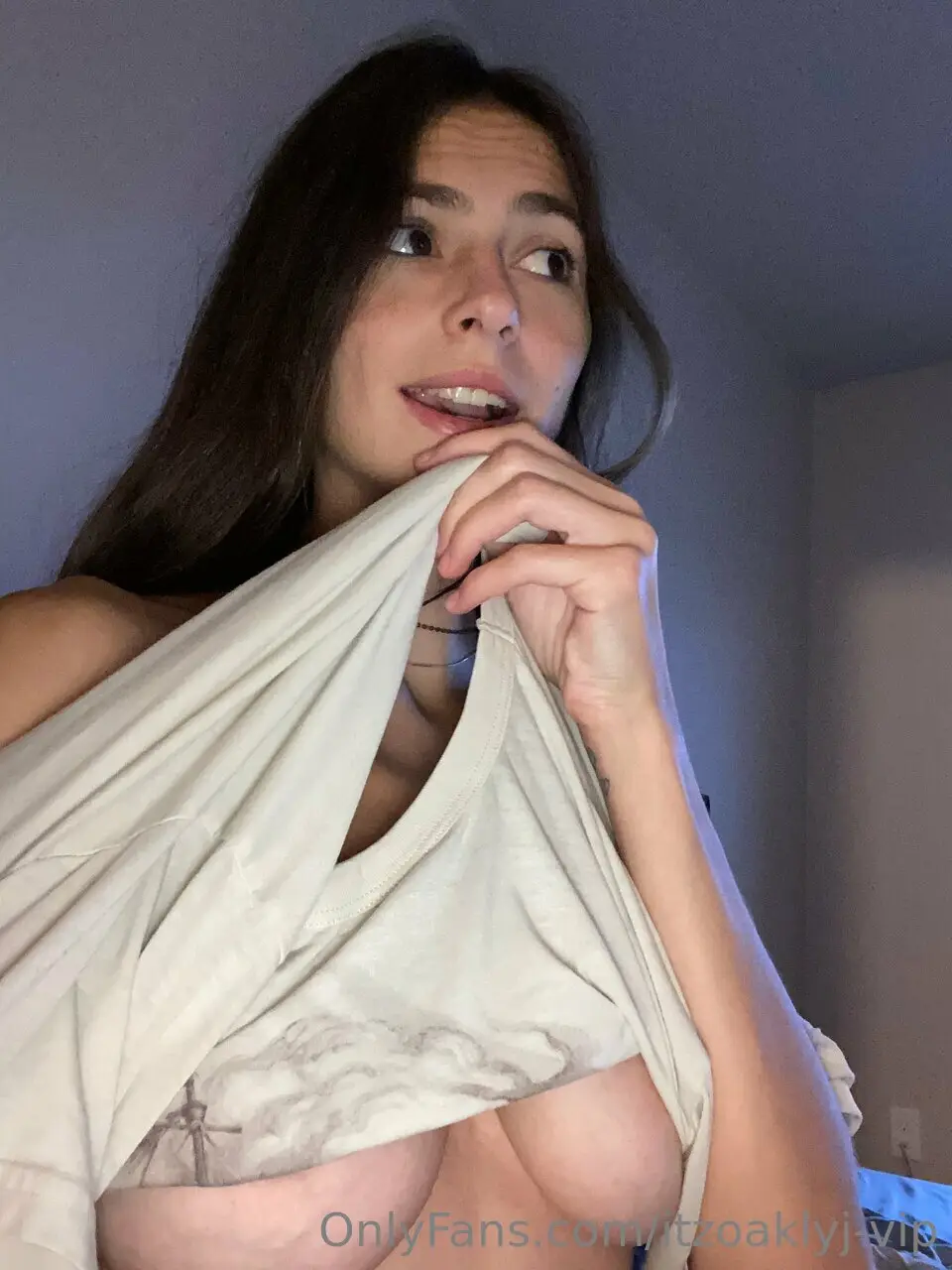 itzoaklyj Big Tits Tease & Reveal Gallery