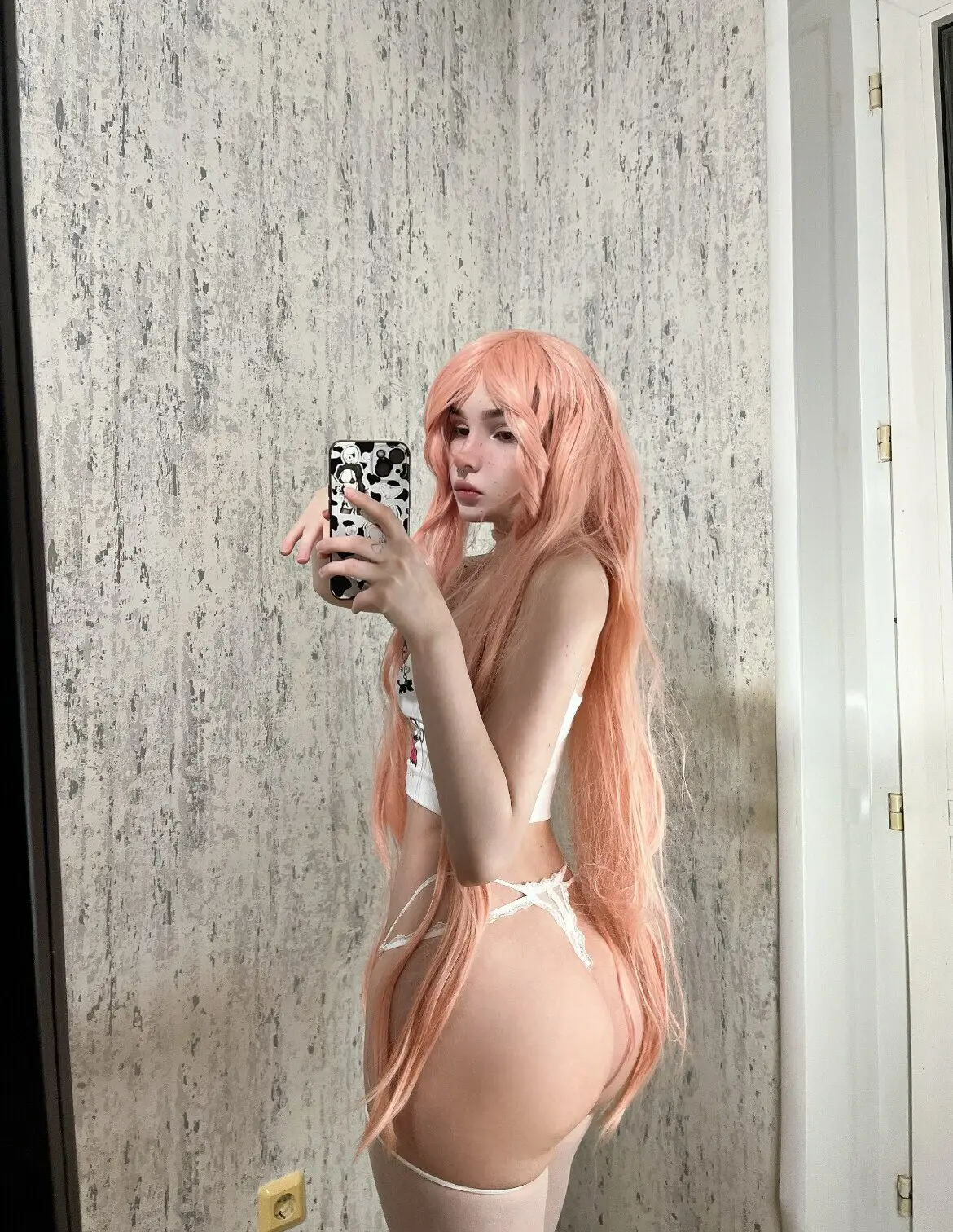 Alskohope Yezhikali Fishnet & Chain Tease Selfies — 4