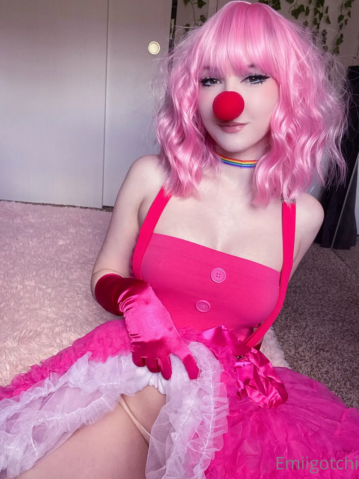 Emiigotchi Pink Clown & Cosplay Tease Gallery
