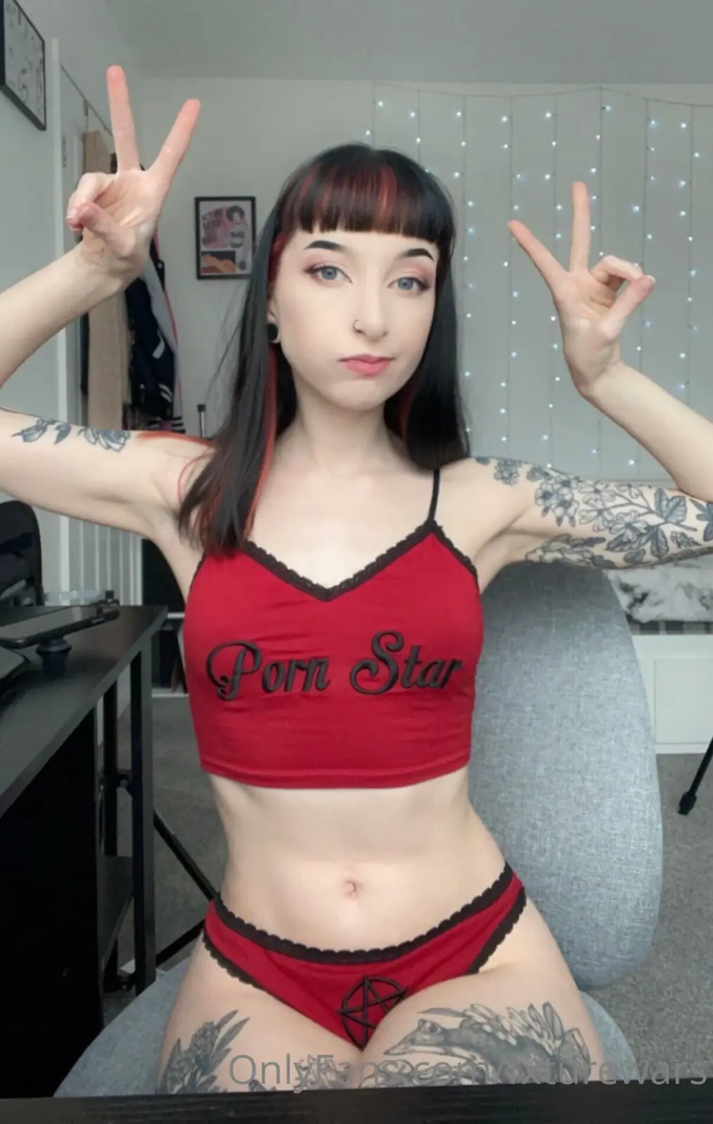 fxturewars Redhead Curves & Tattoo Tease — 4