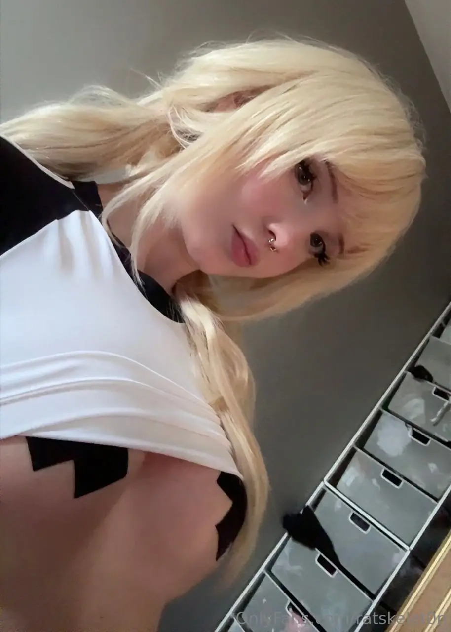 Ratskeleton Blonde Bangs Black Garter Selfies — 5