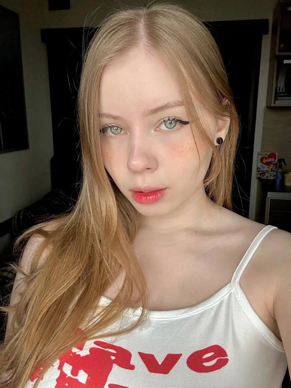 Yuiwoo’s Lace Lingerie & Playful Selfies — 5