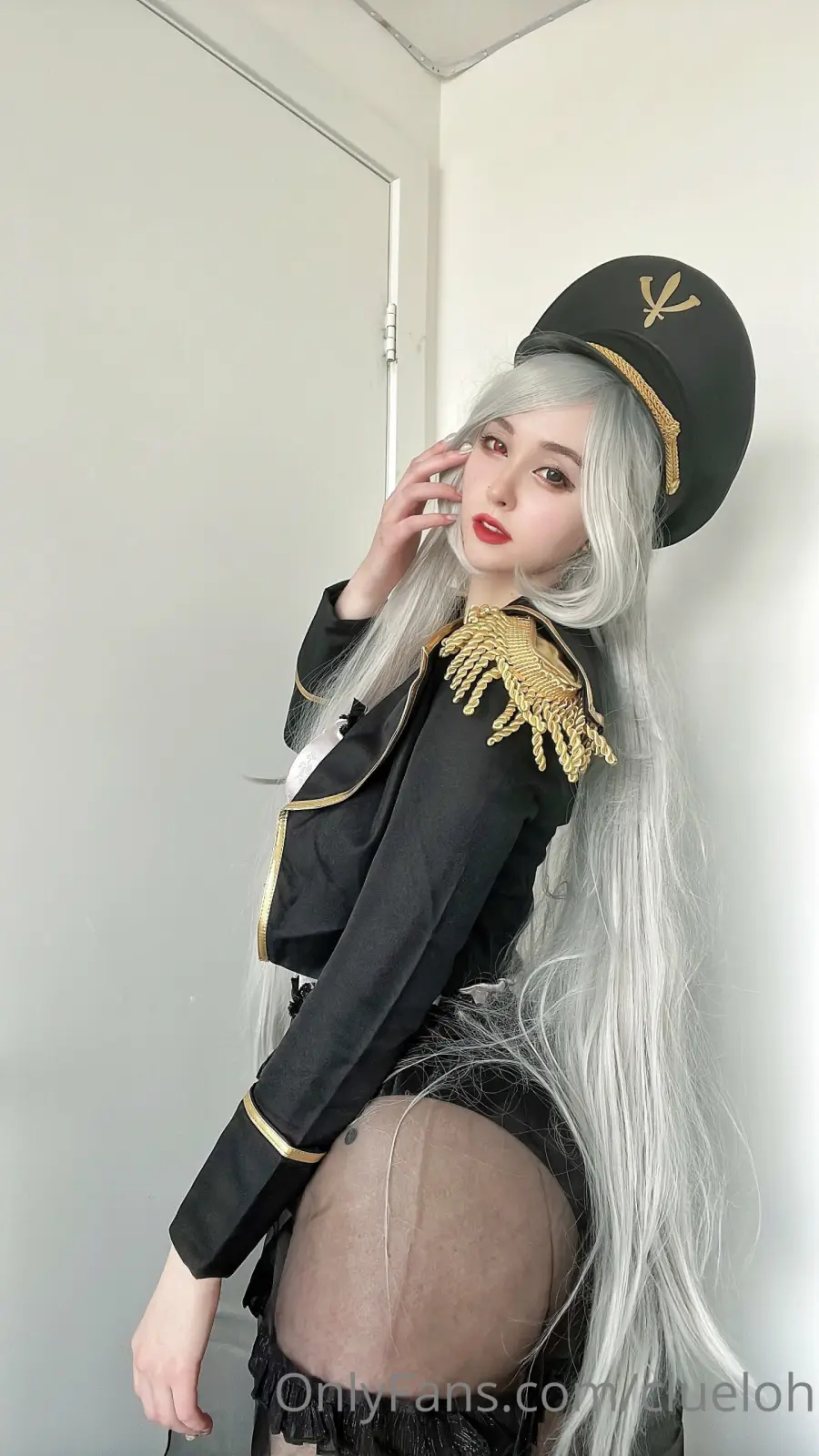 Clueloo's Busty Cosplay Teases & Nudes — 4