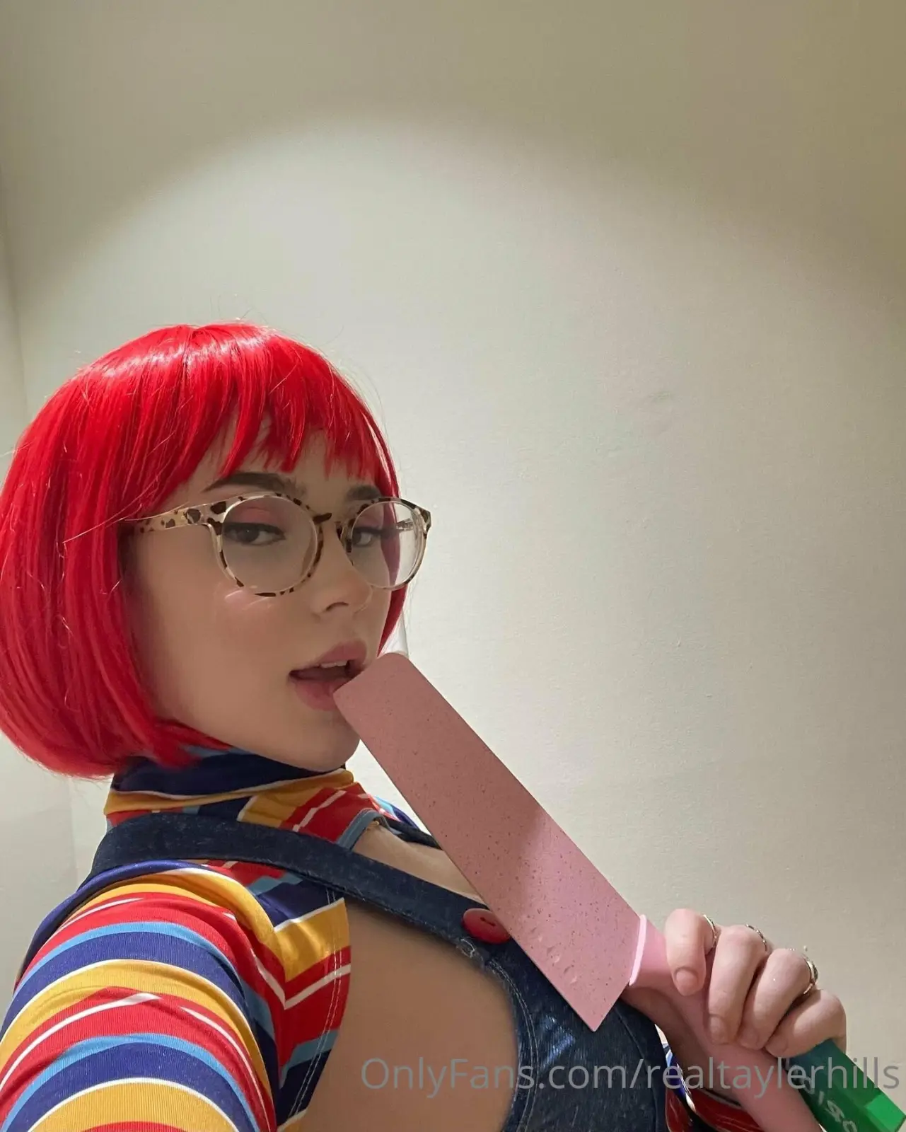 Tayler Hills Big Tits & Curvy Ass Tease Gallery — 5