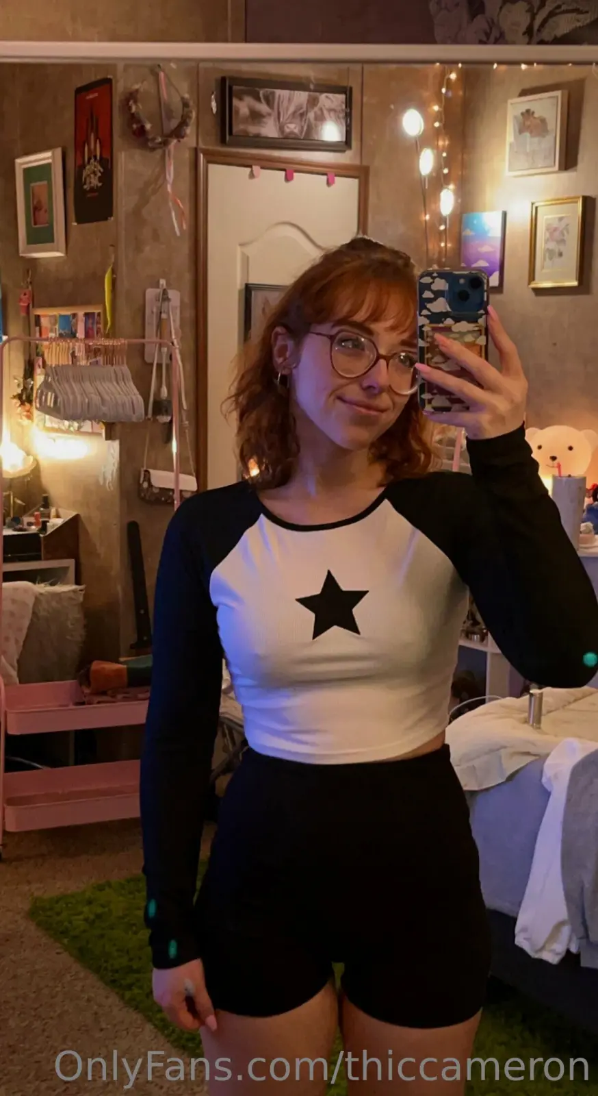 Thiccameron Curvy Redhead Teases in Hot Selfies