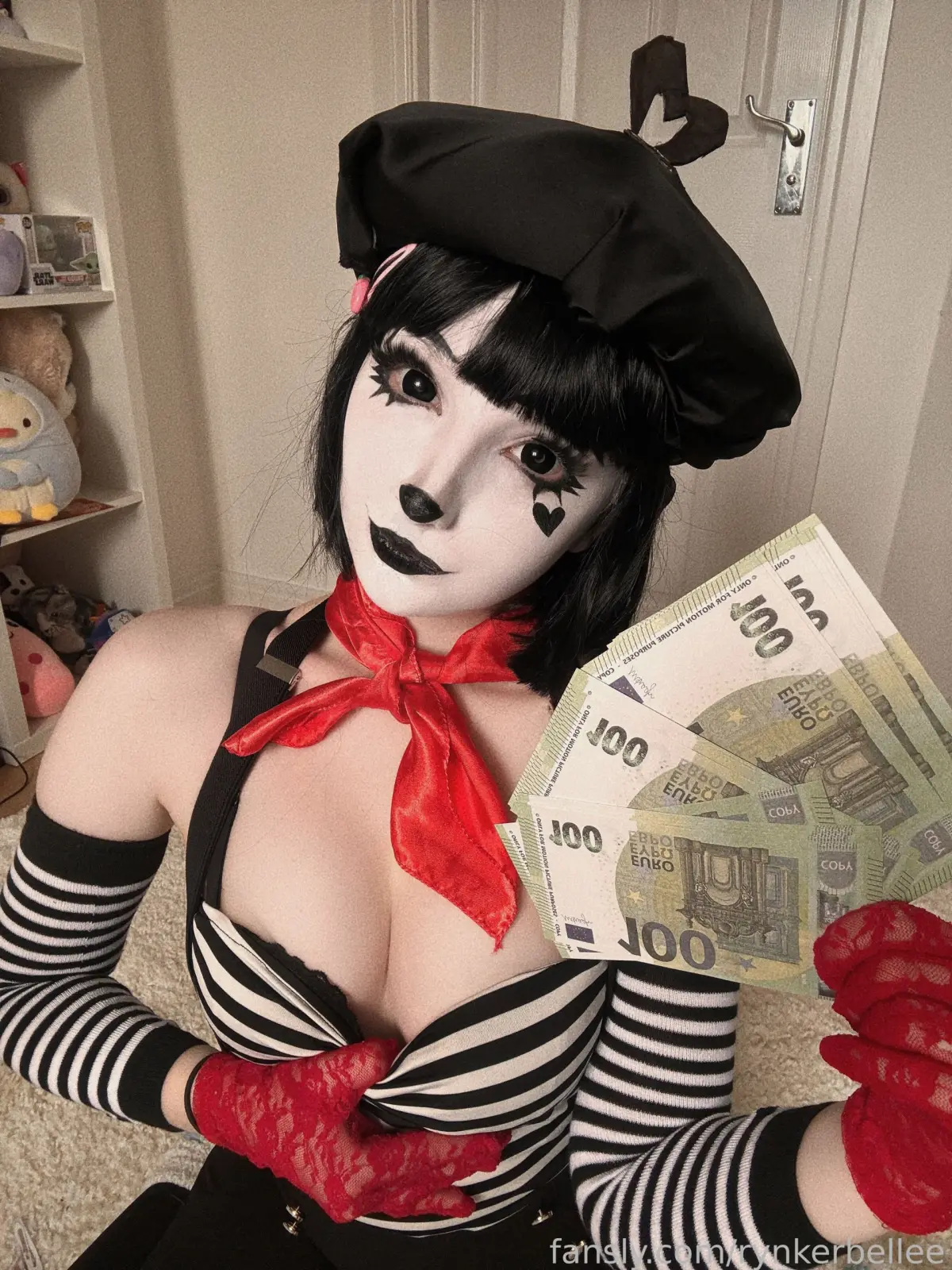 Rynkerbelle's Busty Cosplay Booty Tease — 5