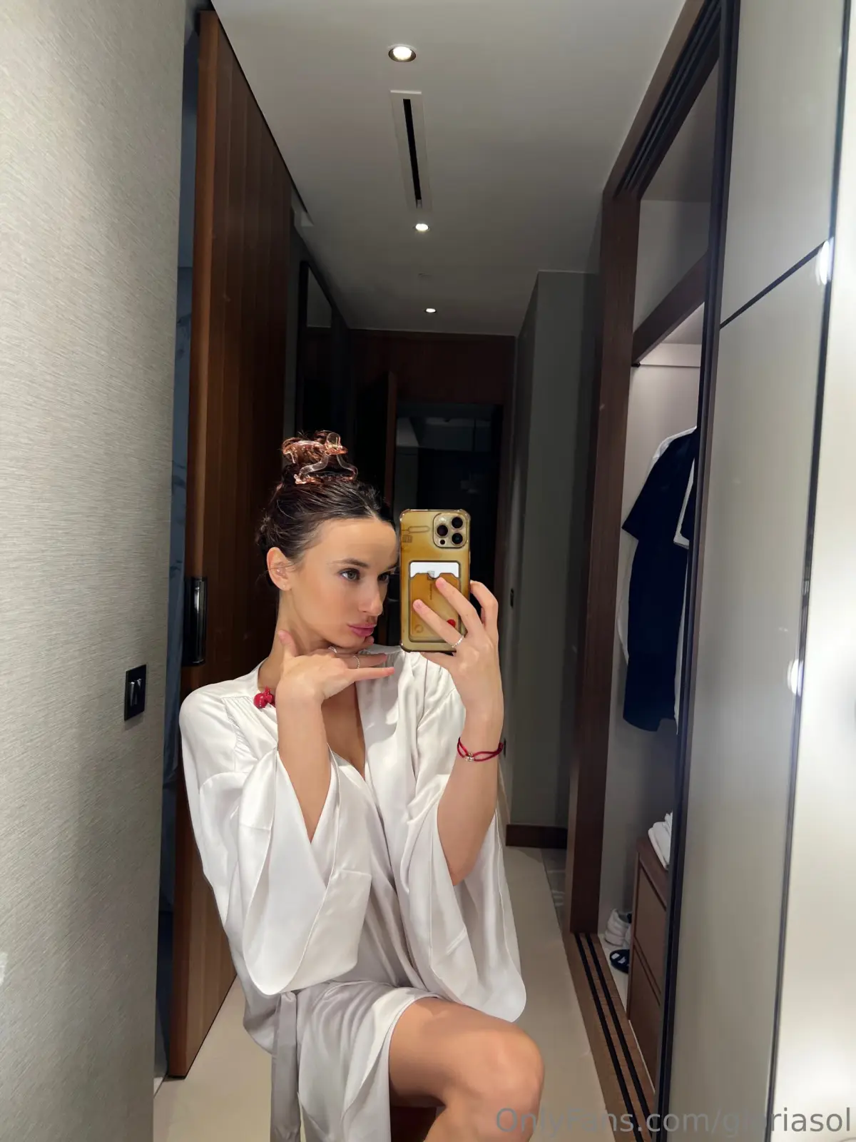 Gloria Sol Mirror Selfies & Steamy Nude Tease — 5