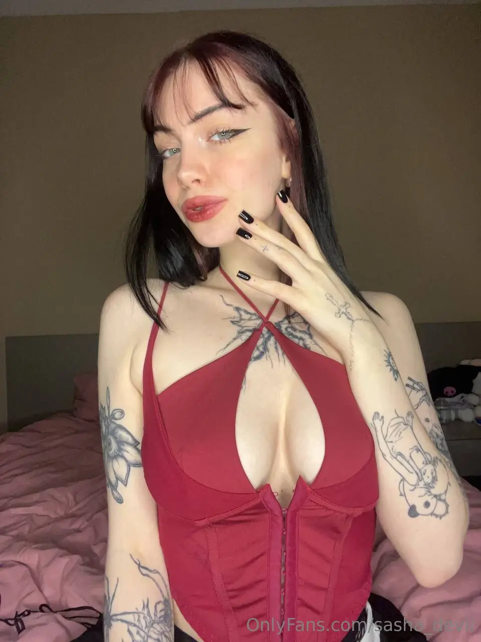 Sasha Devil Inked Curves & Big Tits Tease