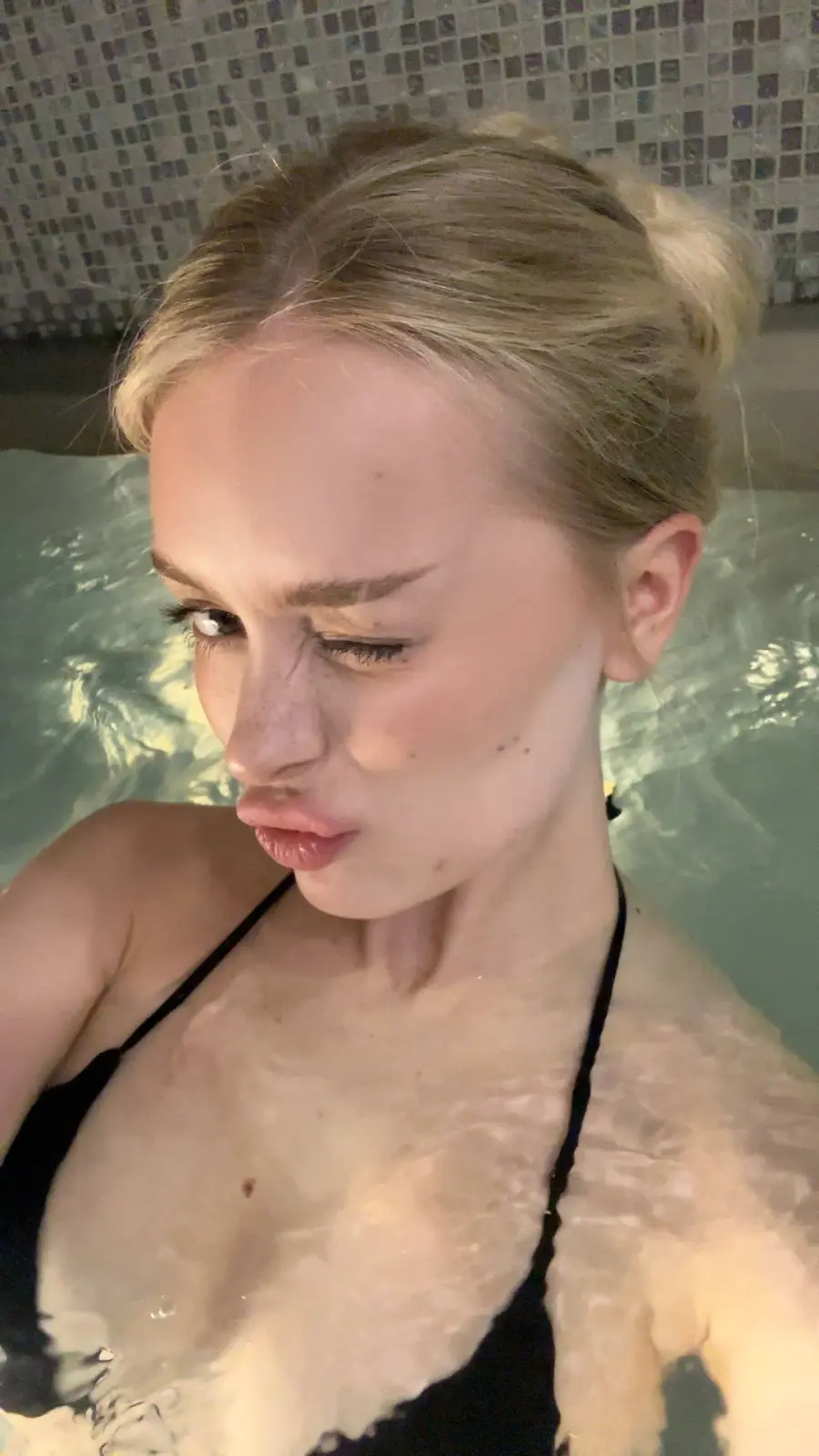 Dasha Doshik Nude Mirror Selfies & Bath Tease