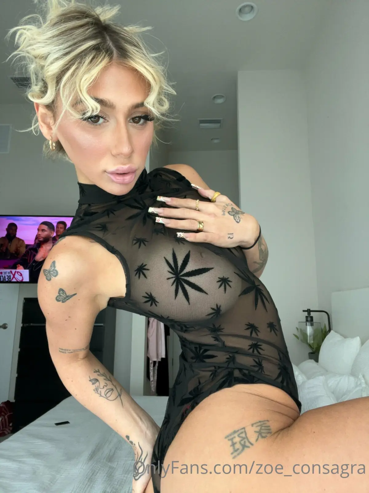 Zoe Consagra Inked Curves & Teasing Poses — 4