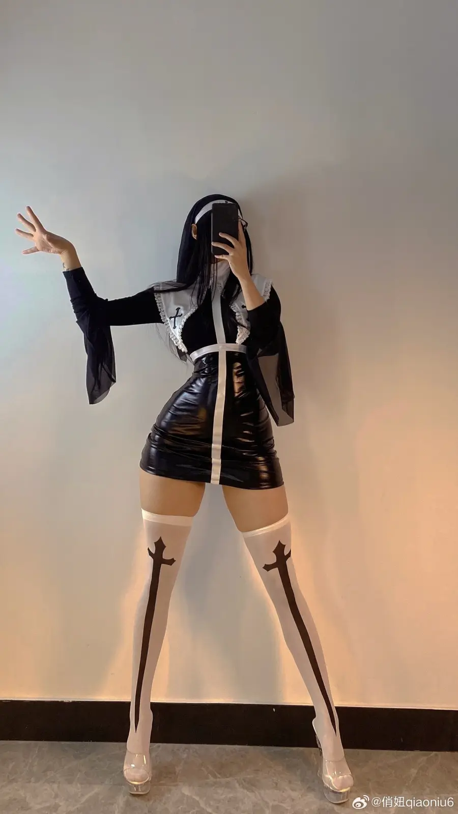 Qiaoniutt's Juicy Booty in Teasing Poses — 5