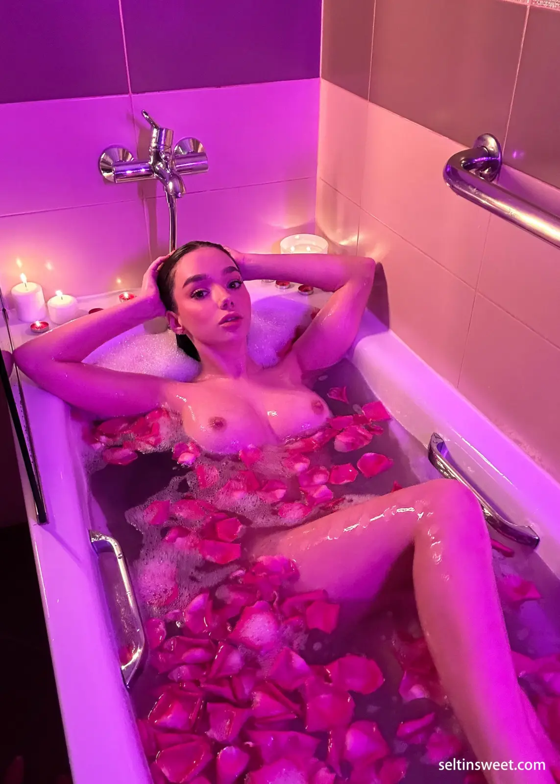 Selti Big Tits Nude Tease in Lingerie & Bath — 4